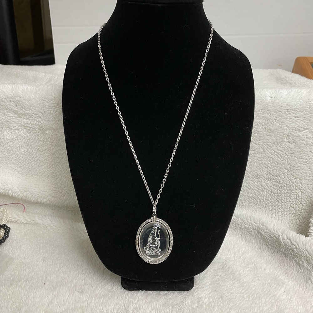 Avon 1973 Goddess Diana Revers reversed carved Intaglio pendant
